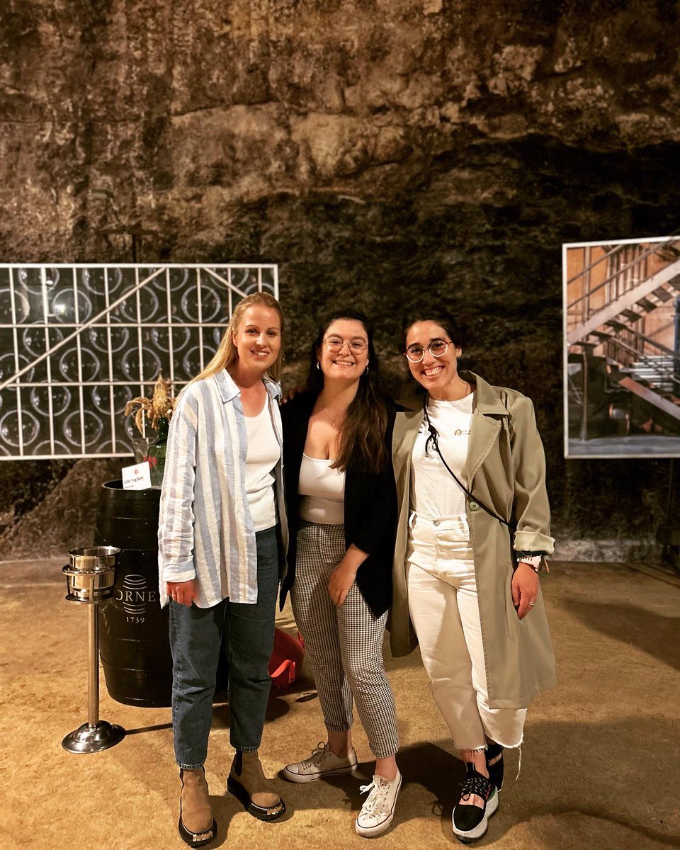 PuigBatet's tweet photo. 🍷🍑🌺🍋🪨
TAST DE VINS DEL MASSÍS DEL GARRAF.
Un any més hem estat presents al Gran tast de vins del Massís del Garraf de la mà del @toncolet i @vcornejo78 i l'art de @maribarcelona al magnífic Celler de "Can Ràfols dels Caus", organitzat per @visitaavinyonet #microvi2023 https://t.co/3DposGXsaF