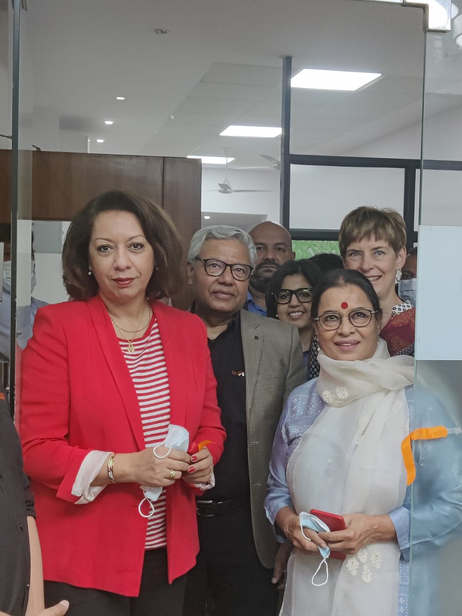 CSR_India's tweet photo. Access to technology can open up a world of opportunities, yet so many women are still being left behind. To break down these barriers #CSR_India in collaboration with the @FondationOrange inaugurated a #Digital Literacy Lab, to support #women and bridge the digital divide. https://t.co/RUXBIdTib0