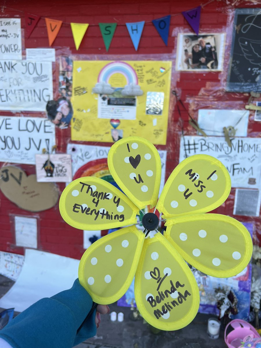 BelindaMelinda_'s tweet photo. @JV For my birthday today, I went to ur memorial & Pier39. I left a Love Lock for u when u came home, so it was time for me to leave a piece of my heart for u in the ocean -the key. I think of u everyday. I love & miss u dearly friend. #RIP #JVisMagic 🌈💛 #JVforever💗 https://t.co/2CfmpIaRJA