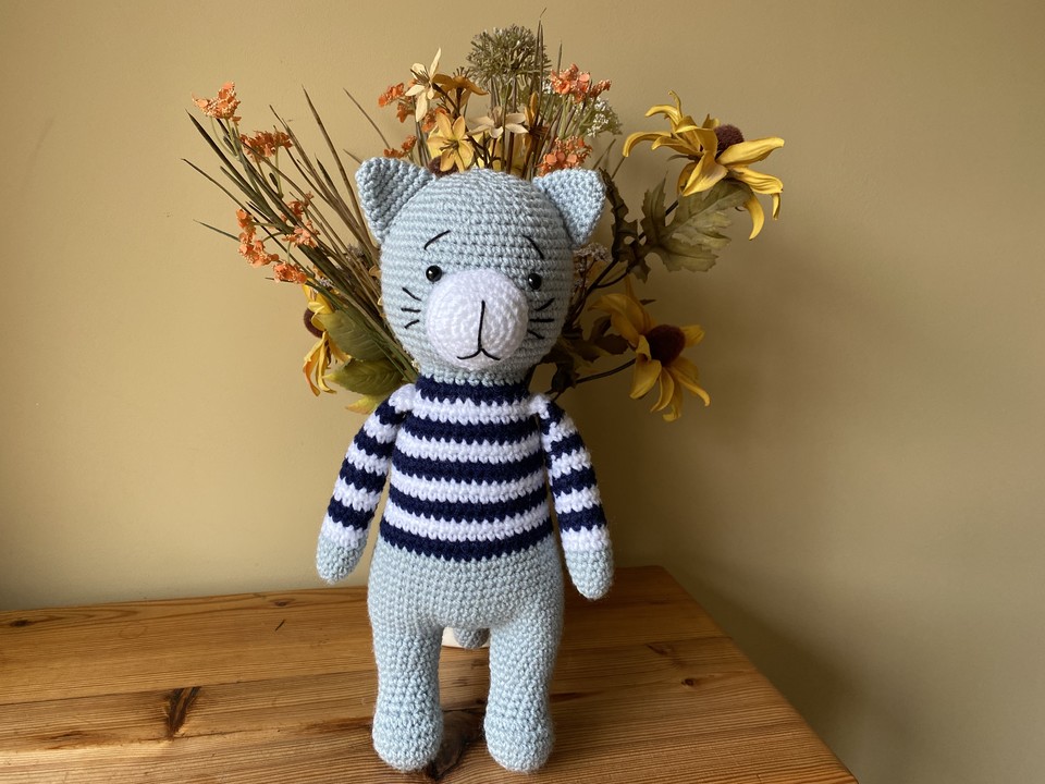This handsome young cat is looking for someone to have adventures with.  Could that be you?
etsy.me/3L6YM45

#MHHSBD #FirstTMaster #CraftBizParty #UKMakers #earlybiz