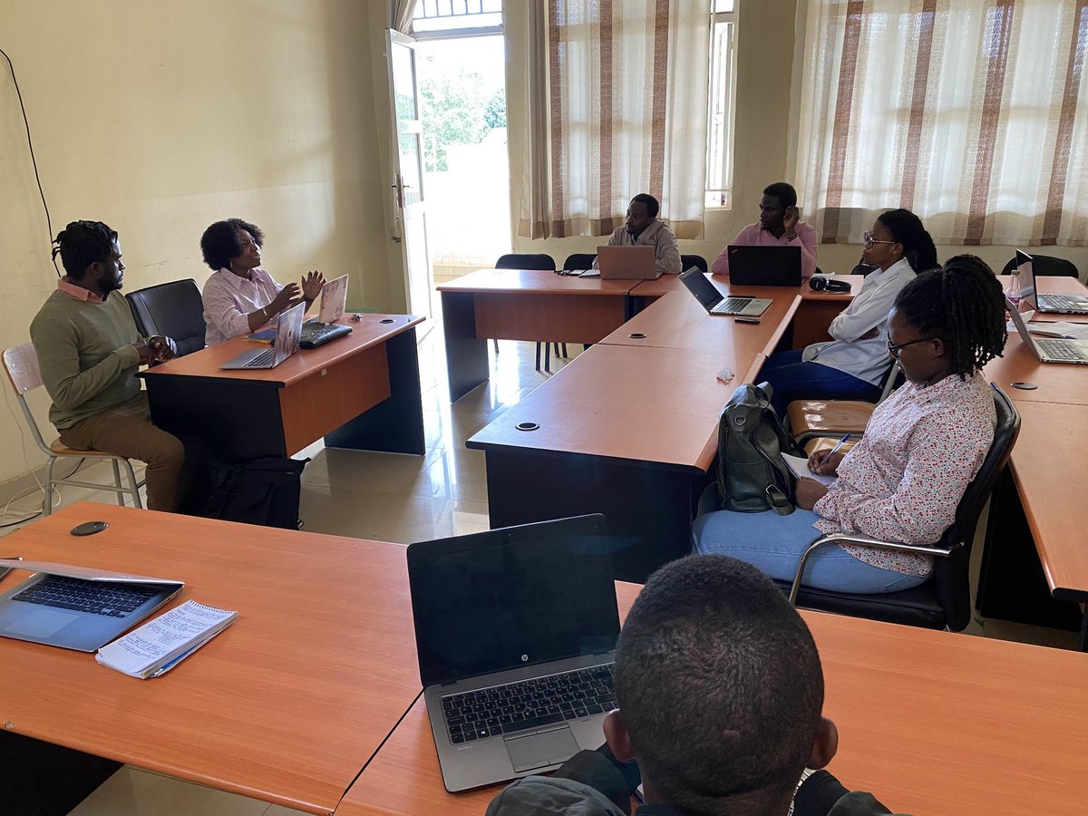 BossissiNkuba's tweet image. After 1.5 weeks of preliminary field work, we&apos;re starting the analyses today😃. Rendez-vous in 11 days for the formal project launch. Thanks to all the workers, traders, drivers, middlemen, etc. who taught us their work. Can&apos;t be more proud to be in this amazing TEAM, @CegemiUcb!