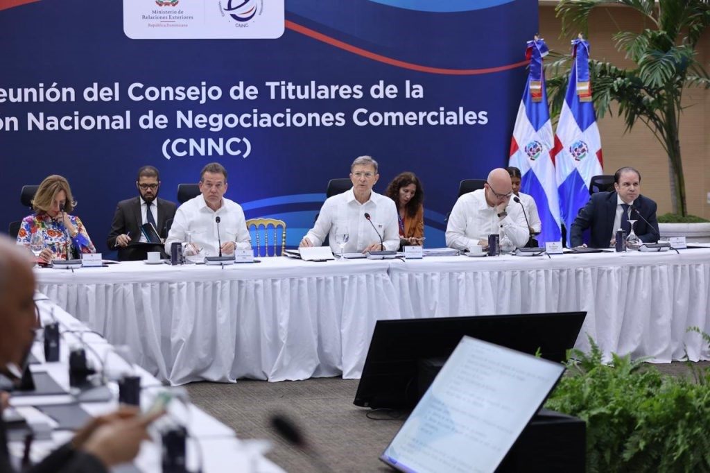 RDenToronto's tweet photo. El Canciller Roberto Álvarez Gil, mientras presidia la reunión  del Consejo de Titulares de la Comisión Nacional de Negociaciones Comerciales (CNNC), en la cual se destacó la necesidad de que la Rep. Dom., incremente su comercio exterior y la captación  de inversiones extranjeras https://t.co/bYfOHvrDu6