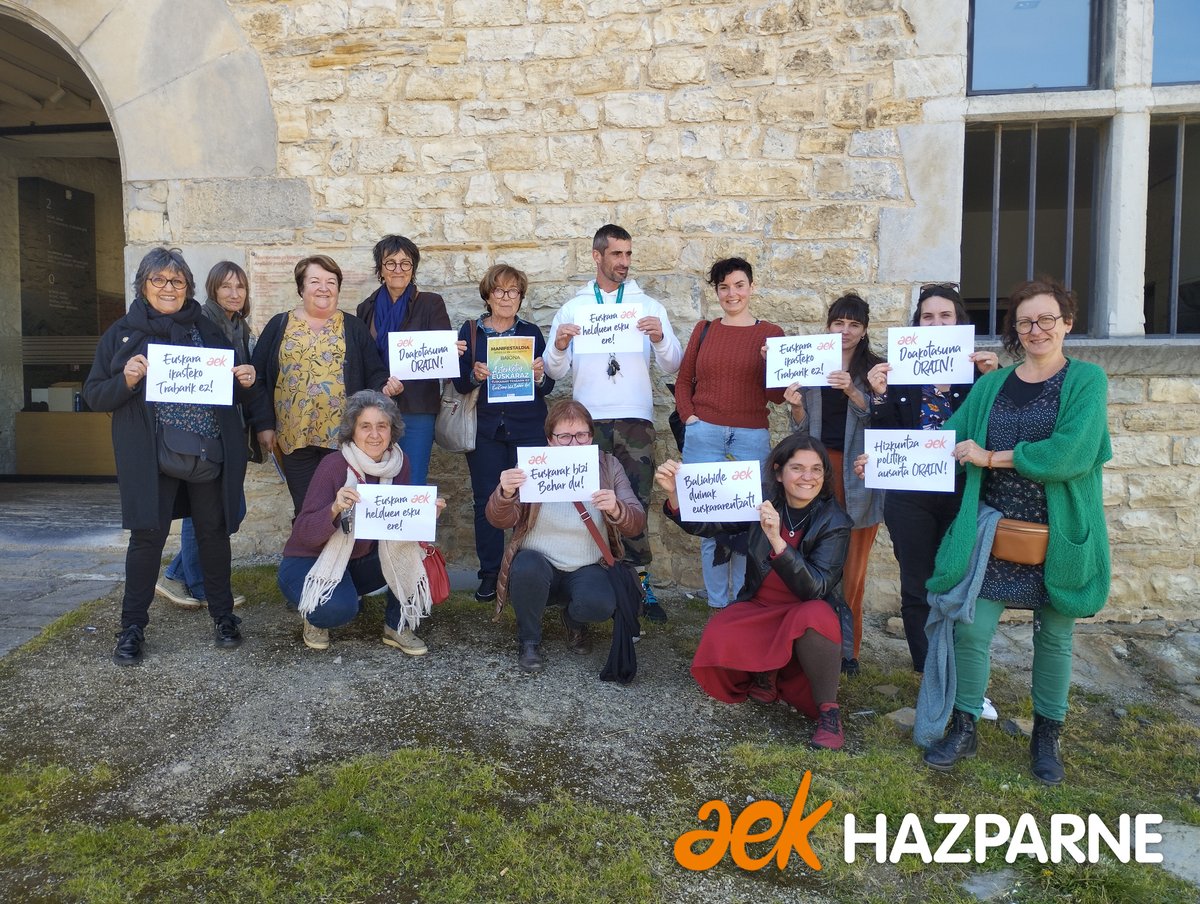 aekiparralde's tweet photo. Apirilaren 22an, denak Baionara!
#BaliabideDuinakEuskararentzat
#EuskarariTrabarikEz https://t.co/o0LdVPH9iW