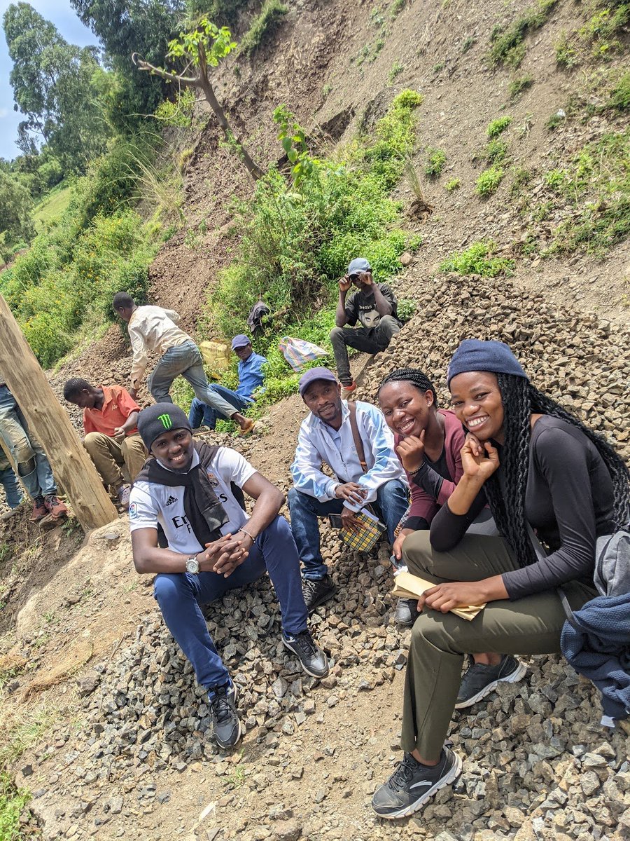 BossissiNkuba's tweet image. After 1.5 weeks of preliminary field work, we&apos;re starting the analyses today😃. Rendez-vous in 11 days for the formal project launch. Thanks to all the workers, traders, drivers, middlemen, etc. who taught us their work. Can&apos;t be more proud to be in this amazing TEAM, @CegemiUcb!