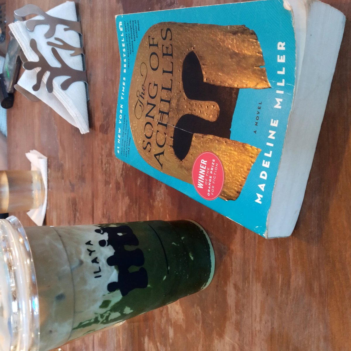 A nice iced matcha latte and one of my favourite books in the world what a way to start my Monday #madelinemiller #songofachilles