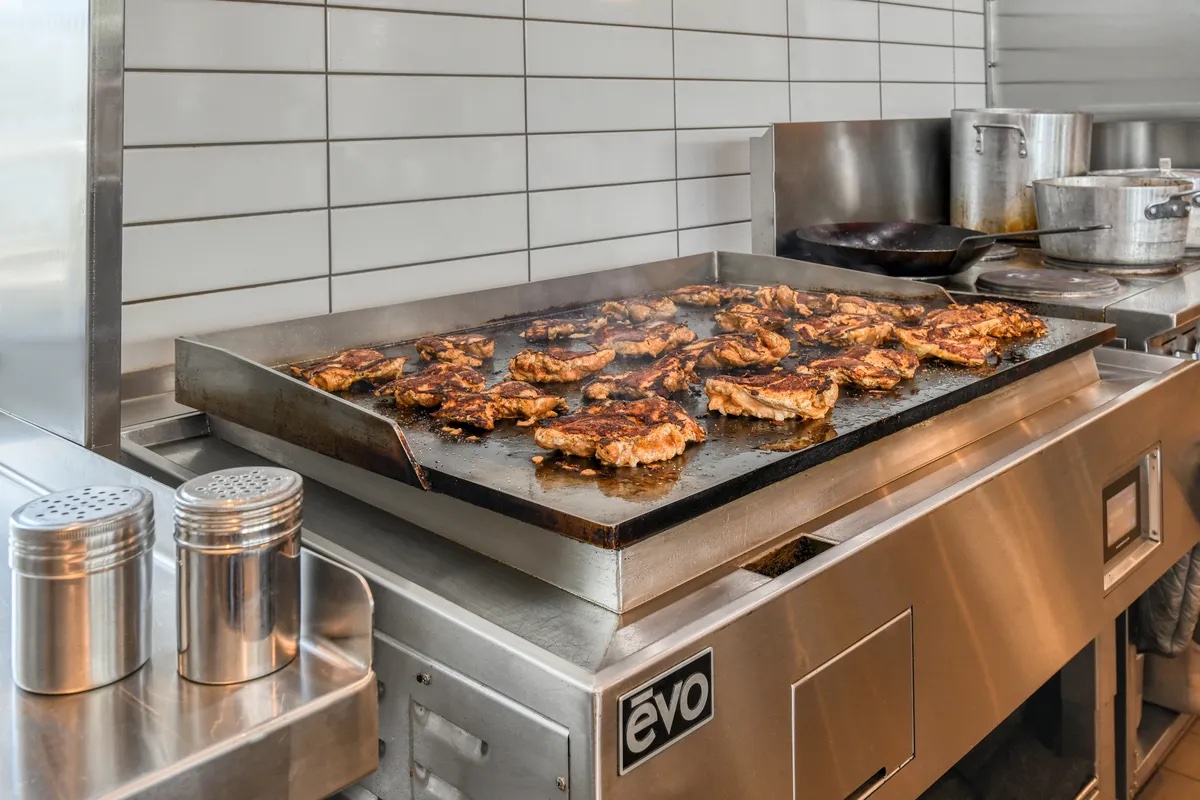 미국 패스트푸드 체인 ‘치폴레 (Chipotle)’, 주방에서 가스 대신 100% 전기로 전환 중 techneedle.com/archives/42798…