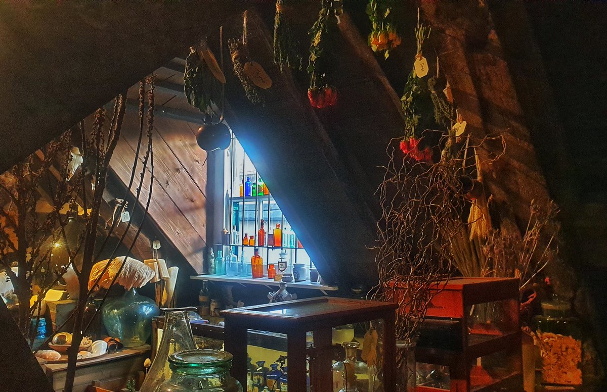 MonicaAnnWalker's tweet photo. Progress! The clock is ticking! We reopen @OldOpTheatre on Friday and despite the numerous obstacles, we will be ready! 😁 #OldOpTheatre #HerbGarret #AtLondonBridge https://t.co/jy1aUfHz2S