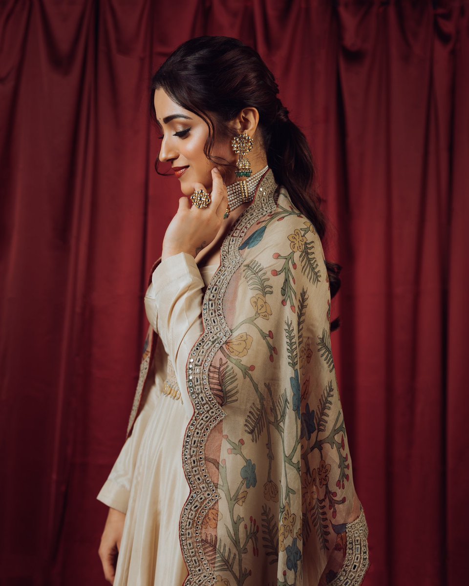 trishtrashers's tweet photo. #PS2 #CholaTour 🧿 https://t.co/neEuf9LgEQ