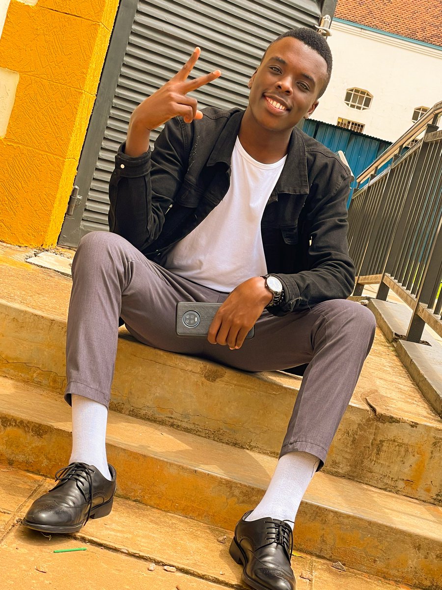 The richest niiiggah around town😂😂

Spot the key differences in the two pics to win money.