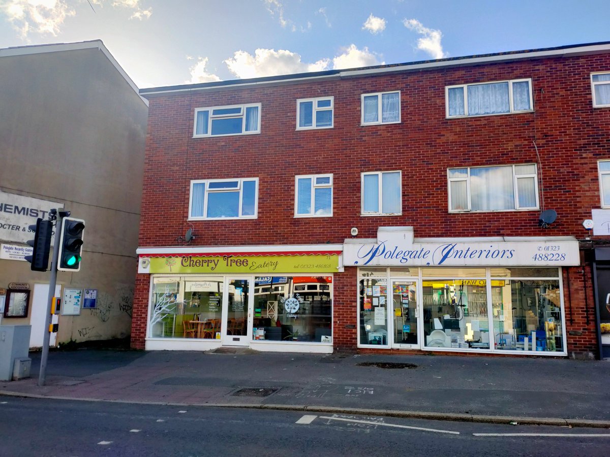 Huntcommprop's tweet photo. 71 High Street, Polegate BN26 6AH - For Sale. Cafe/retail unit with maisonette above, available with vacant possession. OIRO £375,000. Potential income from shop c. £14,500 pa, maisonette c. £12,000 pa.
https://t.co/kgeEuwZ0BV https://t.co/g2pvmTlxDZ