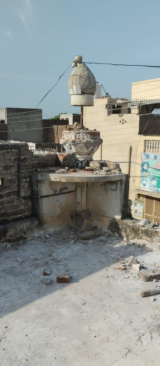 IamAmirMahmood's tweet photo. Attacking and demolishing Ahmadiyya worship places by mobs and government officials is a blatant violation of Pakistan's constitution and Justice Tasadduq Hussain Jilani's decision2014. This must stop immediately and religious minorities must be protected." #AhmadiPersecution https://t.co/bhWdk3Vu7H