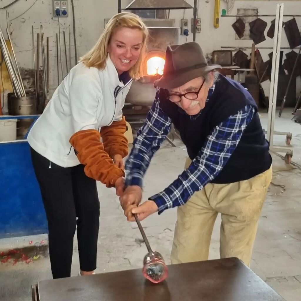 OMG_certificate's tweet photo. Welcome in our furnace, we offer beginner class to learn the basics of Murano glass blowing. 
More info:
https://t.co/6uguvoRAaH
#muranofurnace #muranoclass #glassclass #blowingglassworkshop #glassschool #glassmakingclass #class https://t.co/gjDrHc1KMr https://t.co/EVIDn7BYPG