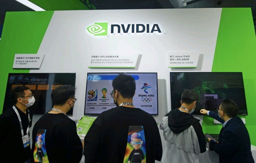 EnvoyPro's tweet photo. NVIDIA'S TOP AI CHIPS SELLING FOR MORE THAN $40,000 ON EBAY

$NVDA https://t.co/pWsfA5YZud