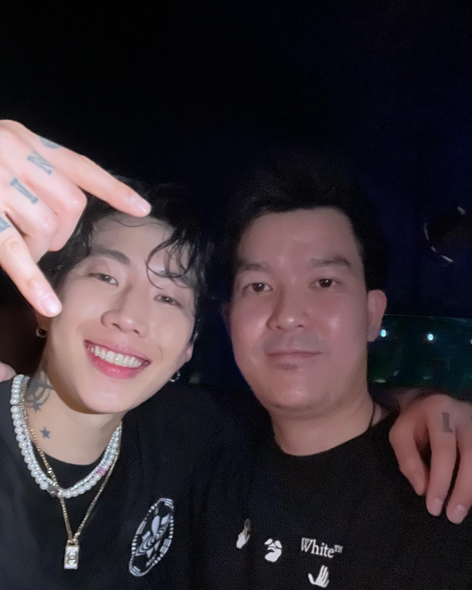 Jwalkerz_TH's tweet photo. [IG] 10423 เจย์ปาร์ค, IRON BOY, ขัน ไทเทเนียม, ไบร์ท วชิรวิชญ์, Djay Buddah ที่งาน #WONSojuNightOut ค่ะ  

https://t.co/55R3xLLfzt
https://t.co/TfcjHgCpa6
https://t.co/58Mf63khj6
https://t.co/2gqUDw2MTl
https://t.co/94d6XiQ33O

#MOREVISON #H1GHRMUSIC #JAYPARK #박재범 #WonsojuTH https://t.co/orOfszZ5PG