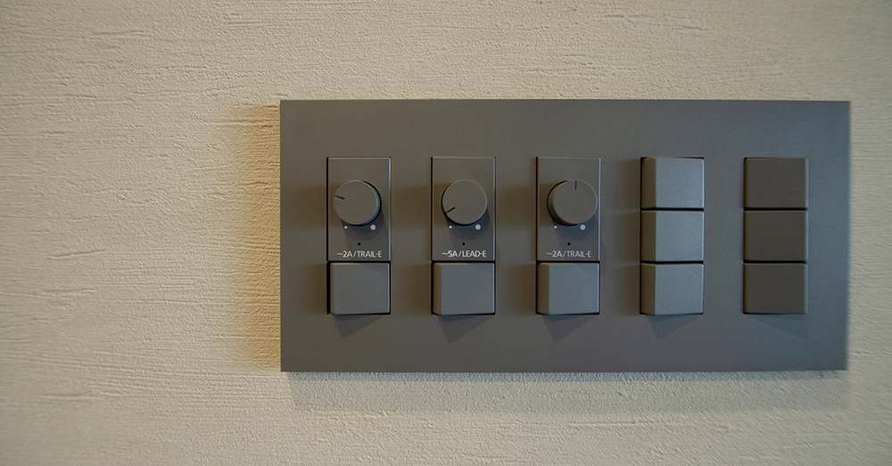 Recreate_inc's tweet image. 隅々にまでこだわりが光る、照明PLANのスイッチ類✨

美しい映像と写真を届けてくれる、映像クリエイターさん。
事例紹介ひとつとっても、目のつけどころが違います🍀

スタッフブログはこちら↓
remansion.jp/staffblog/1287…

#Recreate #照明