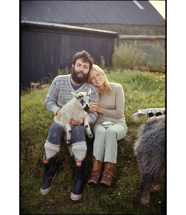 Remembering Linda McCartney. Passed away this day in 1998. American photographer and animal rights activist. She married Paul McCartney in 1969 and is the mother of Stella McCartney. She was the 1st woman to have a photograph on the cover Rolling Stone #LindaMcCartney #Beatles 🥀