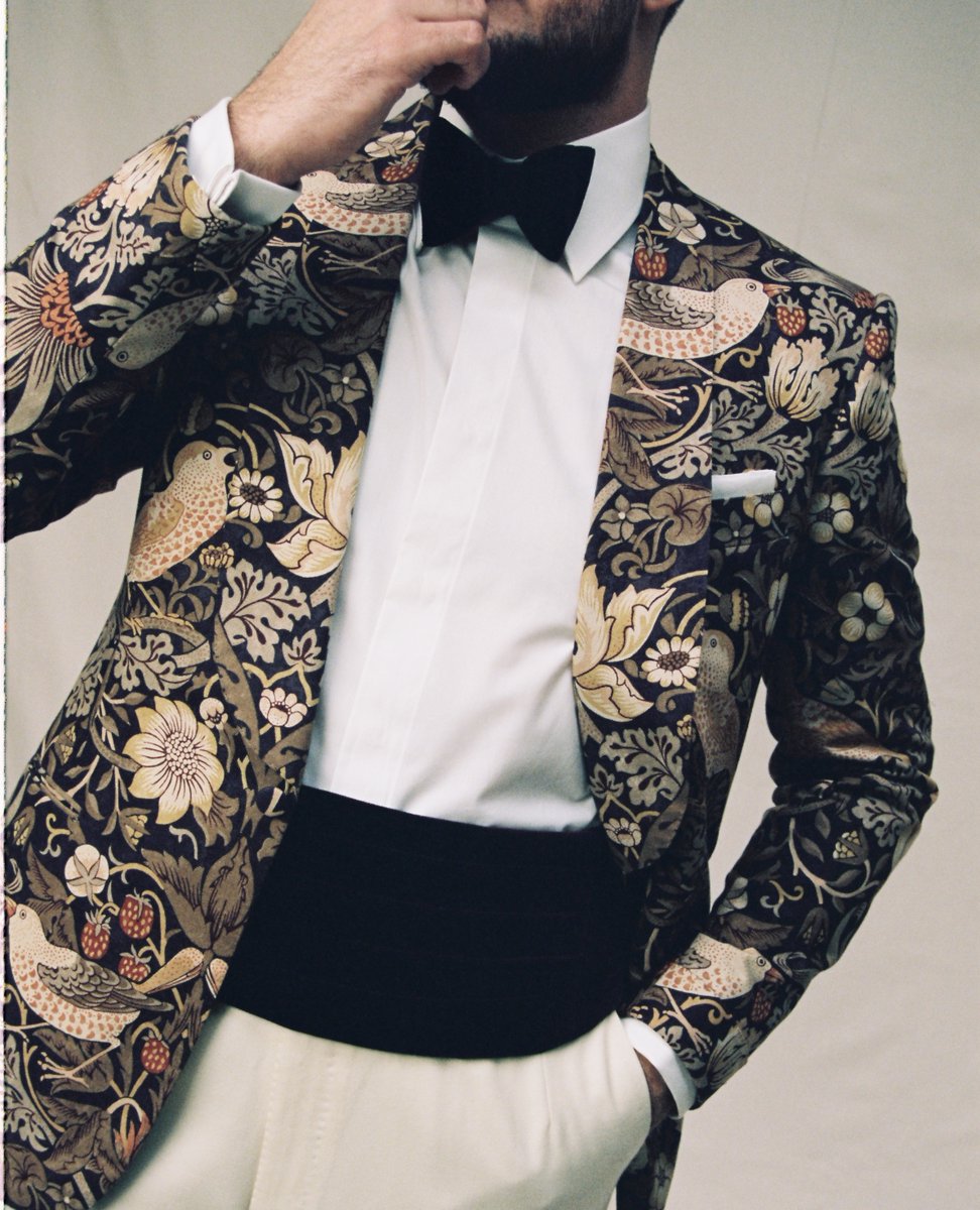 Want to know more about how to wear Black Tie in todays climate? Evening wear and black tie expert @labowtiquebowties has released a book title Modern Black Tie to help guide you in everything black tie.

#blacktie #modernblacktie #labowtiquebowties #eveningwear