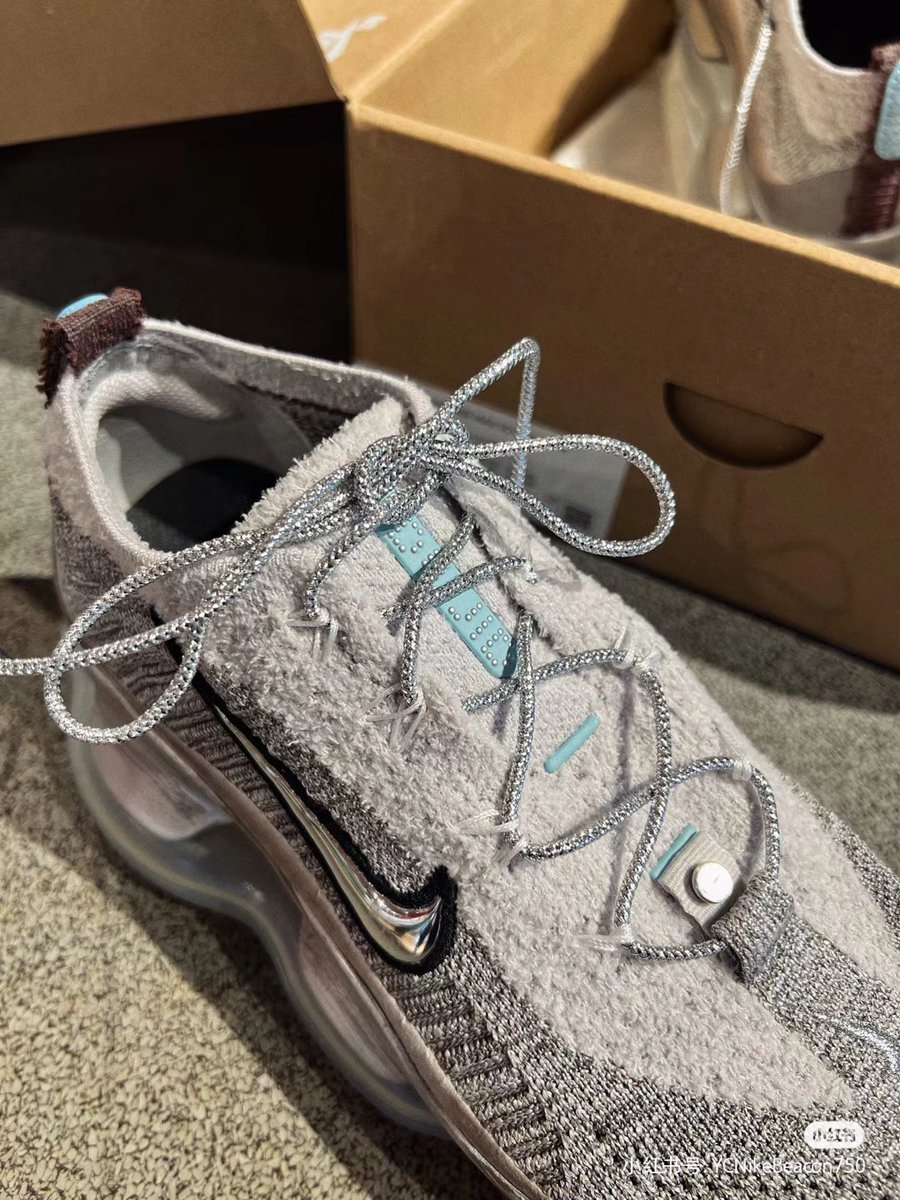 NIKE's largest ever AIR cushion unit 💨
chenille flyknit fabric upper for a skin-friendly touch. Silver body with black and color shading, detachable boots design, the shape of the future full of variety.
Innovation of single "point load" air ,1899 Nike Air Max scorpion FX💨