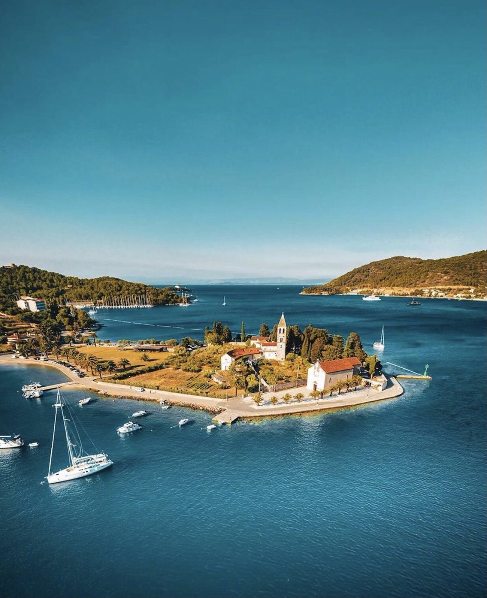 HrvatskaNaDlanu's tweet photo. Slice of heaven... Vis it 😉
📍Vis town, Island #Vis #Croatia 🇭🇷 by @a.v_b.o.s.s
・・・
The town of Vis invites you to discover it… 👉 https://t.co/3RvWi6GIrM 🗯 #otokvis #photooftheday #IslandVis #VisitVis #VisitCroatia https://t.co/X2fFUgDfZ6