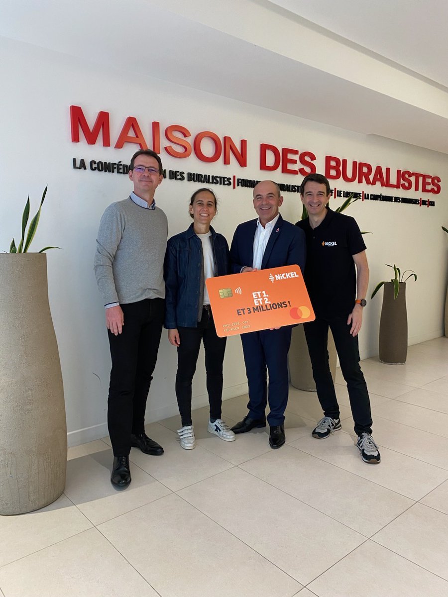 ThomasCourtois7's tweet photo. Déjà plus de 7000 points de vente @CompteNickel en France !
Quel plaisir de célébrer ce nouveau cap au Balto à Cloyes-les-Trois-Rivières avec des buralistes qui aiment leur métier !
Merci @PHILIPPECOY et Alain Clouet d'avoir fait le déplacement avec nous 👍 https://t.co/CNUtQLiTDE