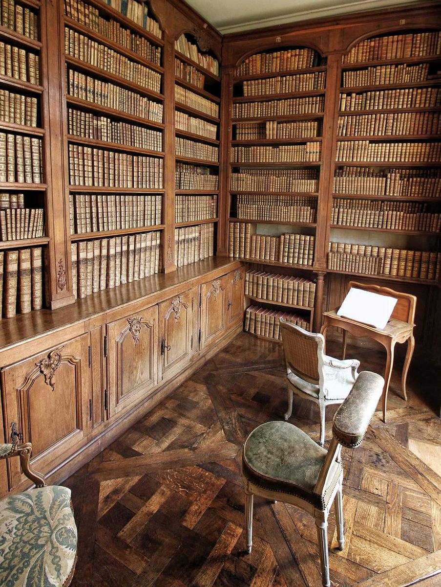 ChateauCommarin's tweet photo. 🔴 𝗕𝗜𝗕𝗟𝗜𝗢𝗧𝗛𝗘̀𝗤𝗨𝗘 📖 | Le #chateau de Commarin abrite une très belle bibliothèque comportant 3000 ouvrages ayant appartenu à Marie-Judith de Vienne au Siècle des Lumières. 📚 #MondayMotivation
𝗗𝗲́𝗰𝗼𝘂𝘃𝗿𝗲𝘇 𝗰𝗲 𝘁𝗿𝗲́𝘀𝗼𝗿 !
⏰️ Ouvert de 10h à 18h ! https://t.co/ngVkFATRg3
