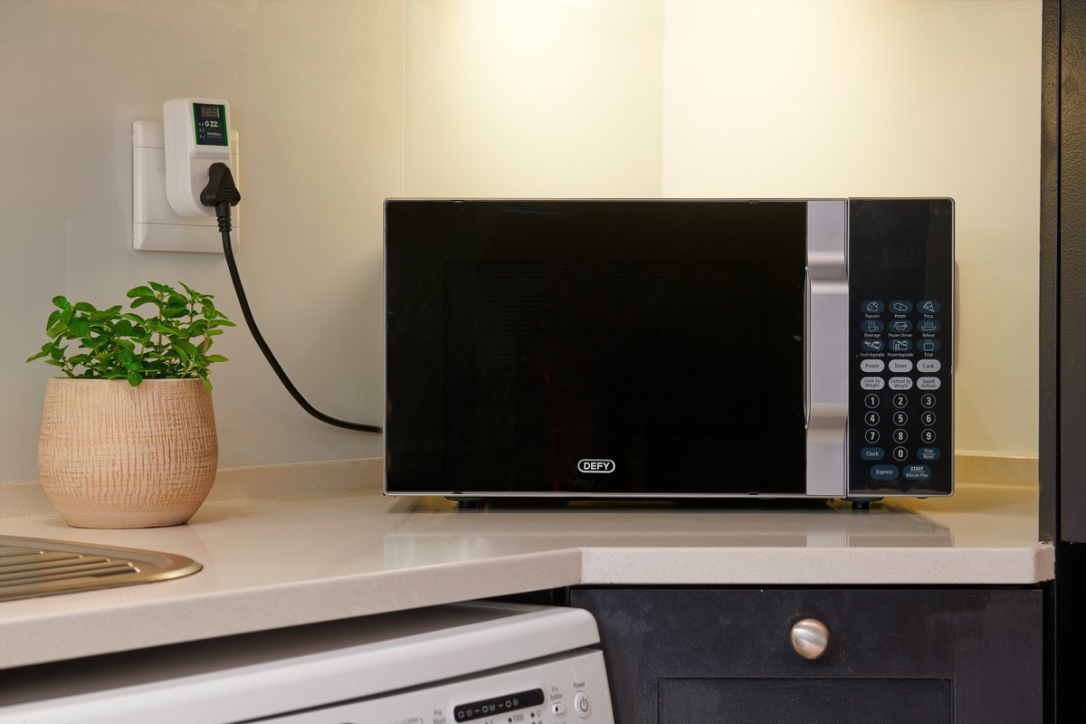 gizzu_za's tweet image. Protect your pocket when you protect your appliances with the Gizzu Universal Voltage Protector Plug! 😉⚡This handy tech accessory protects your appliances from power surges during load shediding so you have peace of mind.

 #voltageprotector #loadshedding #aplliances