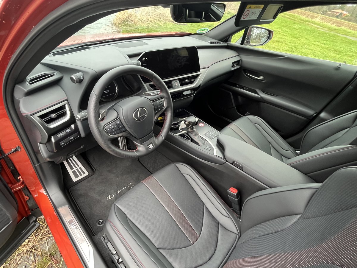 GerdKebschull's tweet photo. Fahrbericht – Lexus UX 250h
https://t.co/tKhKRHd88n
#Fahrbericht #LexusUX250h
#Hybrid @ahstroeher @toyota_europe https://t.co/ofBBxE5mmB