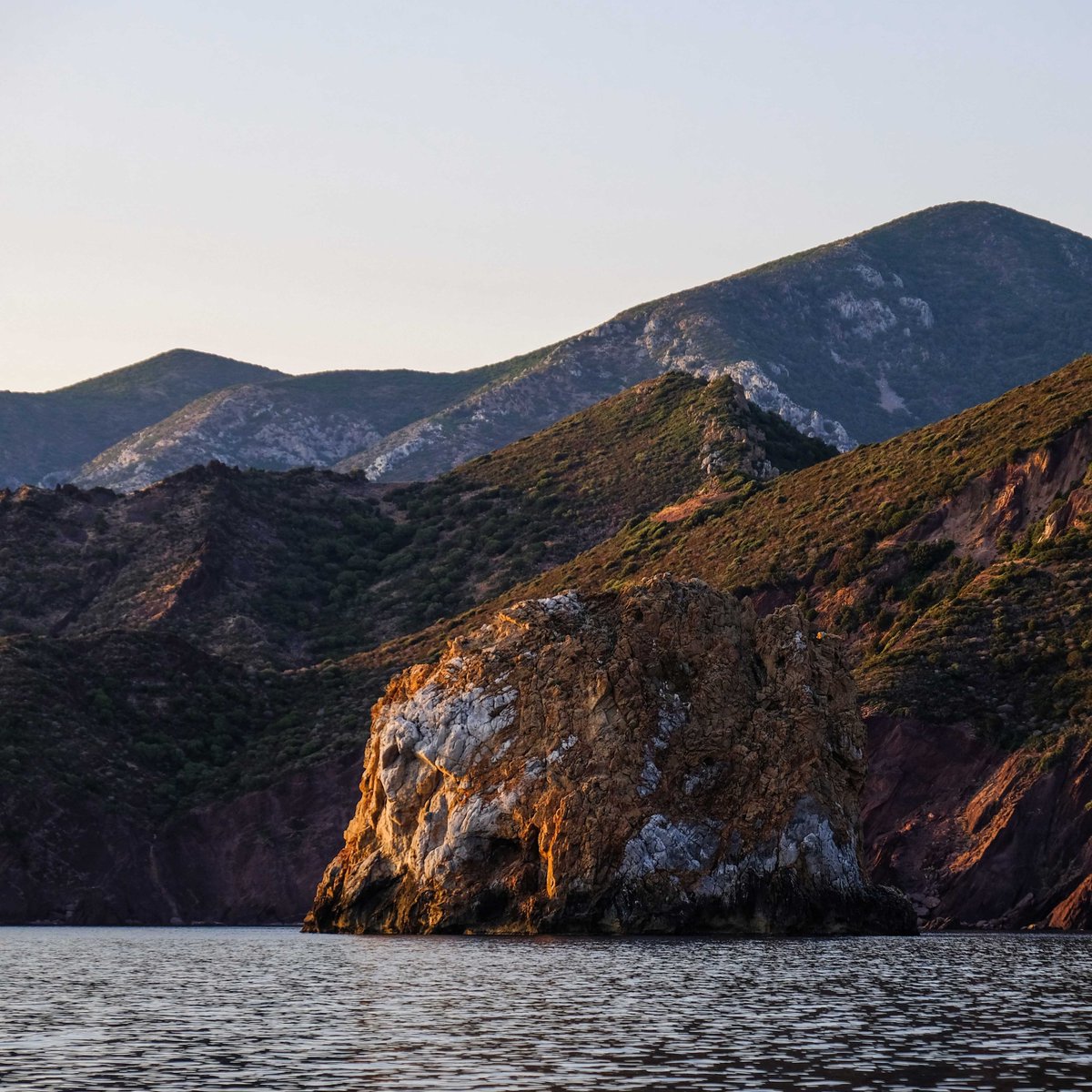 TravelwithKGS's tweet photo. Beautiful places are not for sleeping; they are for staying awake to watch the beauties!

#nature #mountains #clouds #Beach #photography #photographer https://t.co/himQ5EkQCR