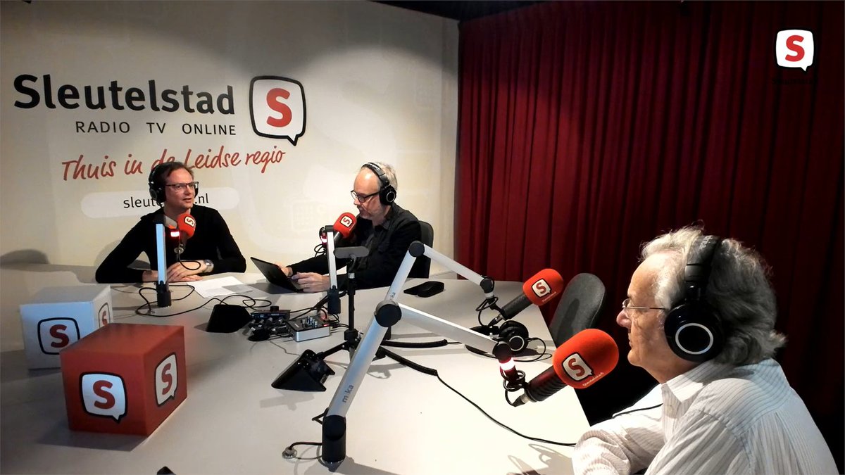 ubleiden's tweet image. Bart van der Steen, hoofd van de @ubleiden afdeling moderne collecties, was te gast bij #Cultuur071 @Sleutelstad dit weekend!
Hij vertelde uitgebreid over ons #LiterairLeiden initiatief.
Luister hier het hele interview terug:
➡️edu.nl/8gxww