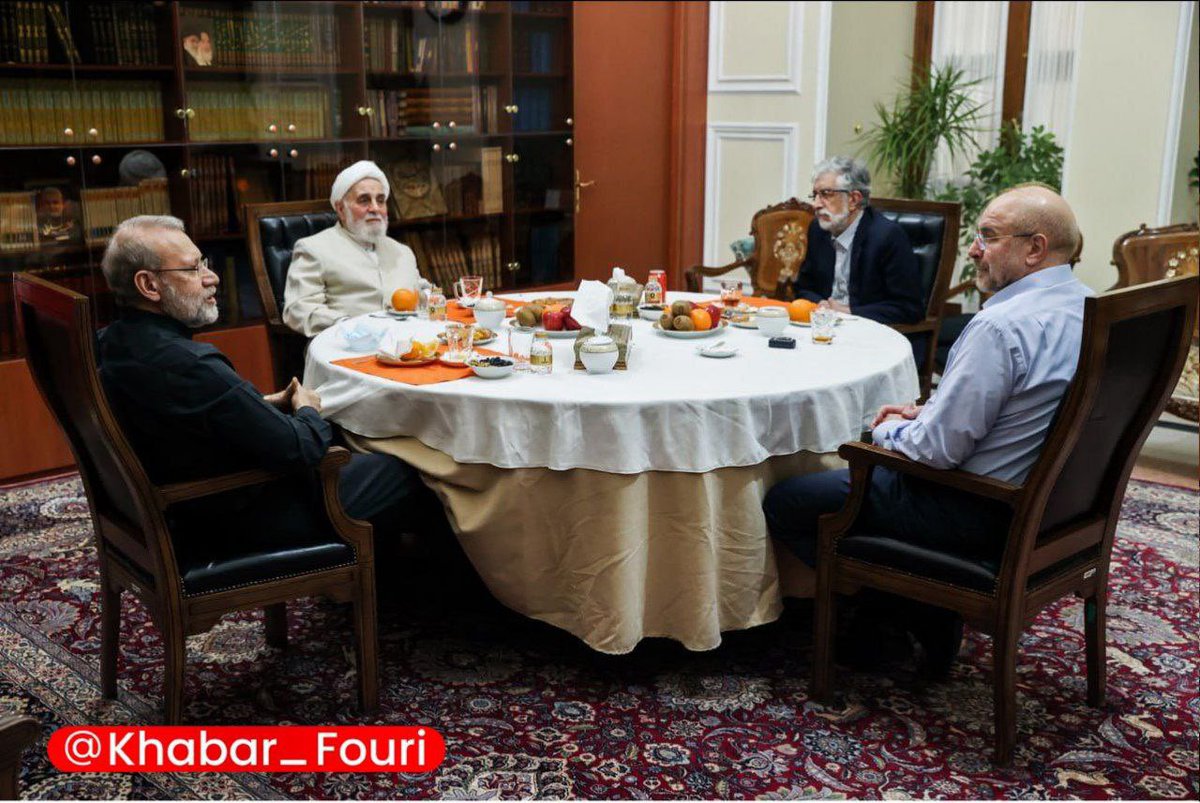 ehsanghalamchi's tweet photo. افطاری «قالیباف» با روسای سابق مجلس

سوال اینجاست اگر روسای سابق مجلس هستند پس #مهدی_کروبی رئیس مجلس دوره سوم و ششم چرا نیست.

@mb_ghalibaf https://t.co/paF69ahndU