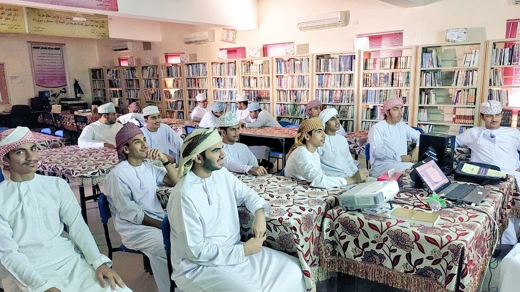 صحتك في رمضان، عنوان محاضرة صحية قدمها الأخصائي الاجتماعي الأستاذ سلطان البادي لطلاب الصف الثاني عشر، تهدف للتوعية حول العادات الصحية والغذائية في شهر رمضان المبارك.