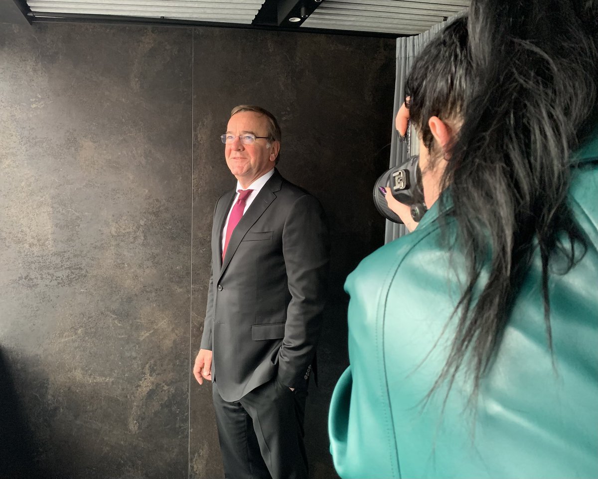 Berlin jetzt #Pistorius <a href="/ThePioneerDe/">The Pioneer</a> <a href="/Twelectra/">Anne Hufnagl</a>