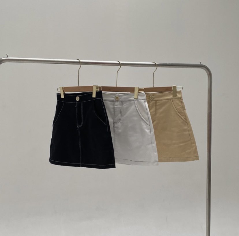 dtudlp's tweet photo. ส่งต่อ canvas short skirt🫑🥯 ของใหม่ค่ะเราสั่งผิดไซส์
กระโปรงสั้นผ้าแคนวาส สีดำ size S เอว : 23-24 สะโพก : 34 ยาว : 15 
150 รวมส่ง 
 #mon2sun #ส่งต่อmon2sun #ส่งต่อเสื้อผ้า https://t.co/4kzh4Tf9cK