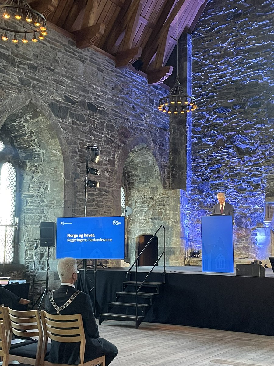 groanitafflaten's tweet photo. I dag åpner vi #oneoceanweek med Regjeringens havkonferanse. Statsminister @jonasgahrstore understreker både viktigheten av sunne, levende og produktive #hav samtidig med at mange av de grønne løsningene ligger i havet. Vi har ett hav som vi har ansvar for sammen @hvl_no https://t.co/otCnxzzzjE