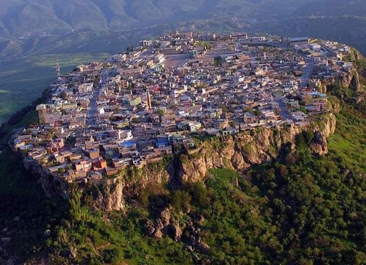 Gezenturkey's tweet photo. Amediye 🏞

Dünyanın en güzel 30 ilçesi arasında yer aldı.
13. yy. dan 19 yy.a kadar Behdinan emirliğine başkentlik yaptı.

📍 Irak | Duhok https://t.co/caLaEHSE9I