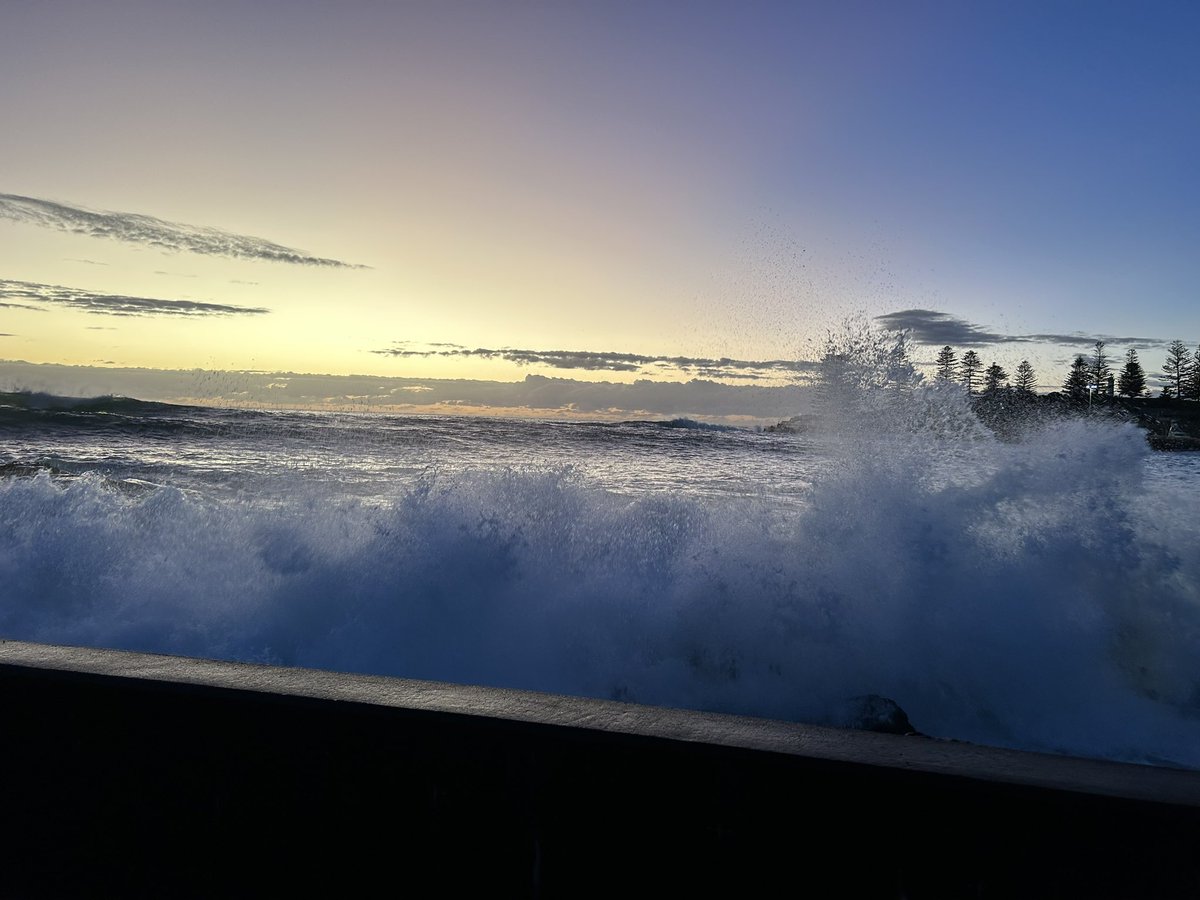 The early morning incoming tide at #KiamaHarbour this morning. #TheTideIsHigh #OceanPhotography #TwitterNatureCommunity #TwitterNaturePhotography #Nature #Ocean #Kiama #NoFilter