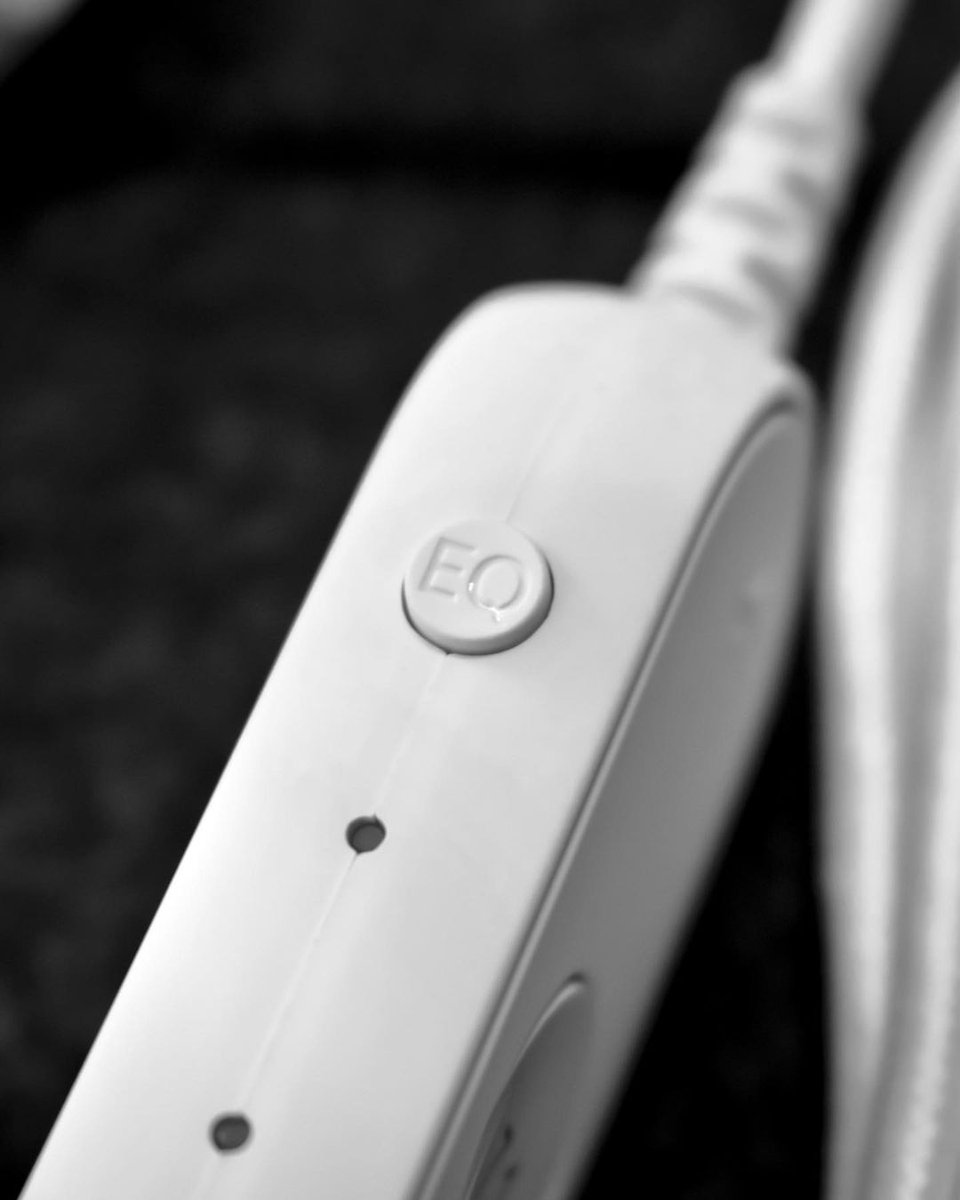 🍹Stay in a bubble mood with the cloud white FIFINE AmpliGame H6 during today's entertaining moment and add a bit more brisk beats by switching the EQ modes.  

📸cr: <a href="/angelph04/">Angel | Designer | Entrepreneur</a> instagram.com/p/Cq3gTwIvmTa/…