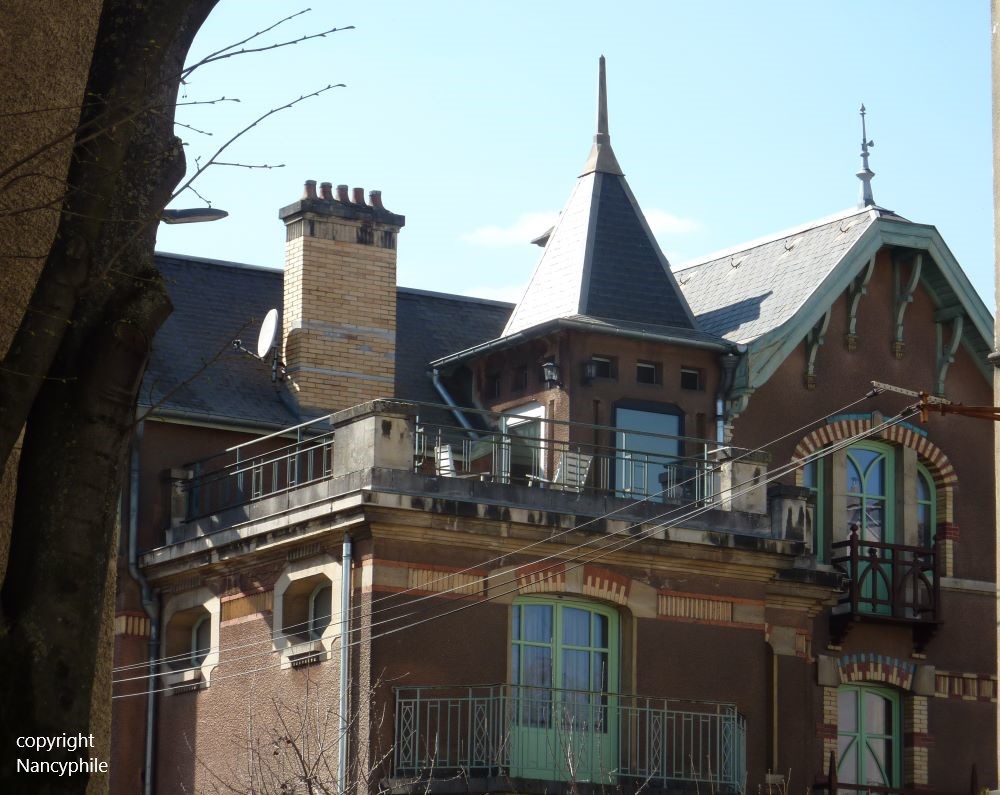 La rue du Maréchal Oudinot à Nancy comporte villas et immeubles Art Déco construits dans les années 30. Quelques exemples de villas.
nancyphile.com Tout Nancy en un clic