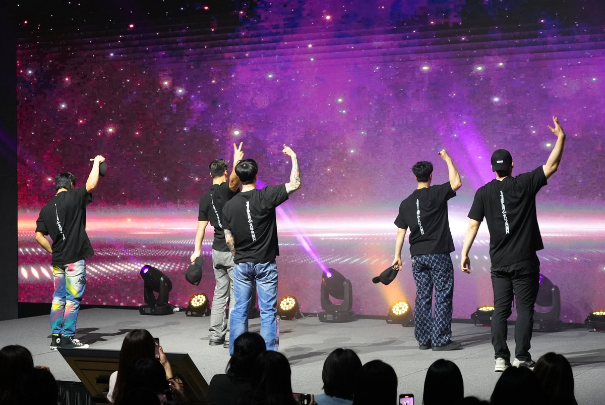 [#PRIMEKINGZ]
2023 PRIMEKINGZ FANMEETING👑
BEHIND PHOTO 📸

#프라임킹즈 #PRIMETIME #페스티버 #FESTIVER