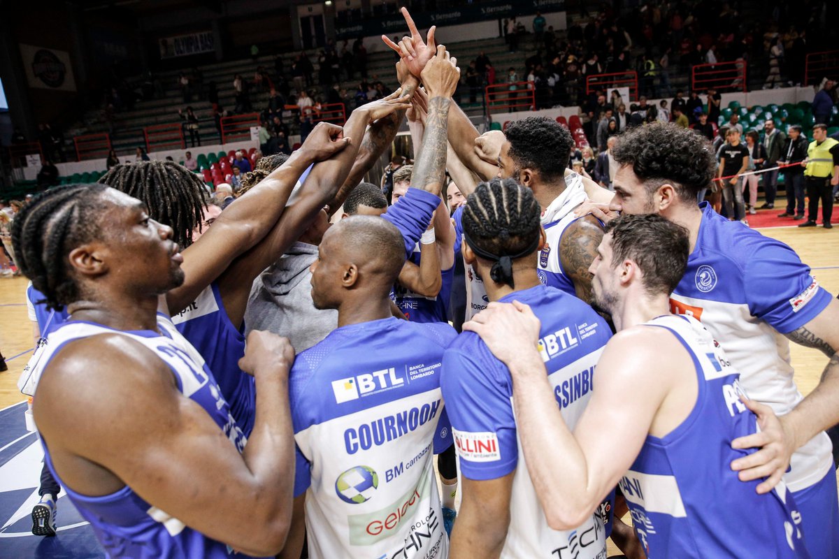 GermaniBrescia's tweet photo. CHE 🤍 SQUADRA 💙
📸 https://t.co/2BBjZlxNFH
#DreamBig | #TORBRE | #Brescia | #TuttoUnAltroSport https://t.co/x6DMNIcUMe