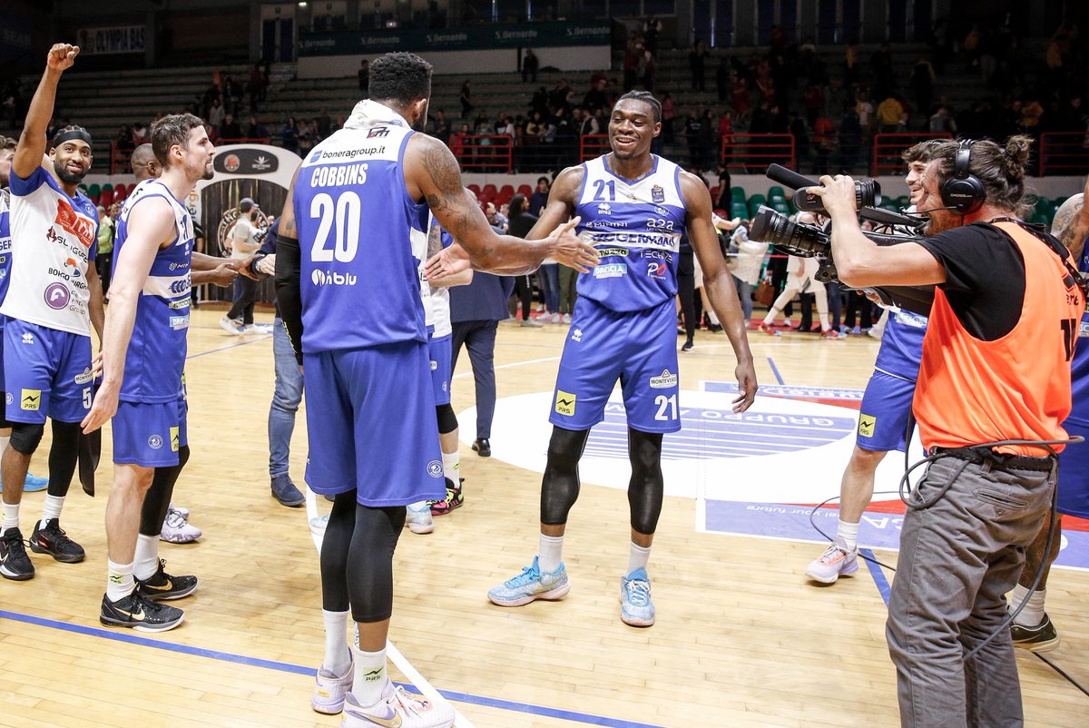 GermaniBrescia's tweet photo. CHE 🤍 SQUADRA 💙
📸 https://t.co/2BBjZlxNFH
#DreamBig | #TORBRE | #Brescia | #TuttoUnAltroSport https://t.co/x6DMNIcUMe