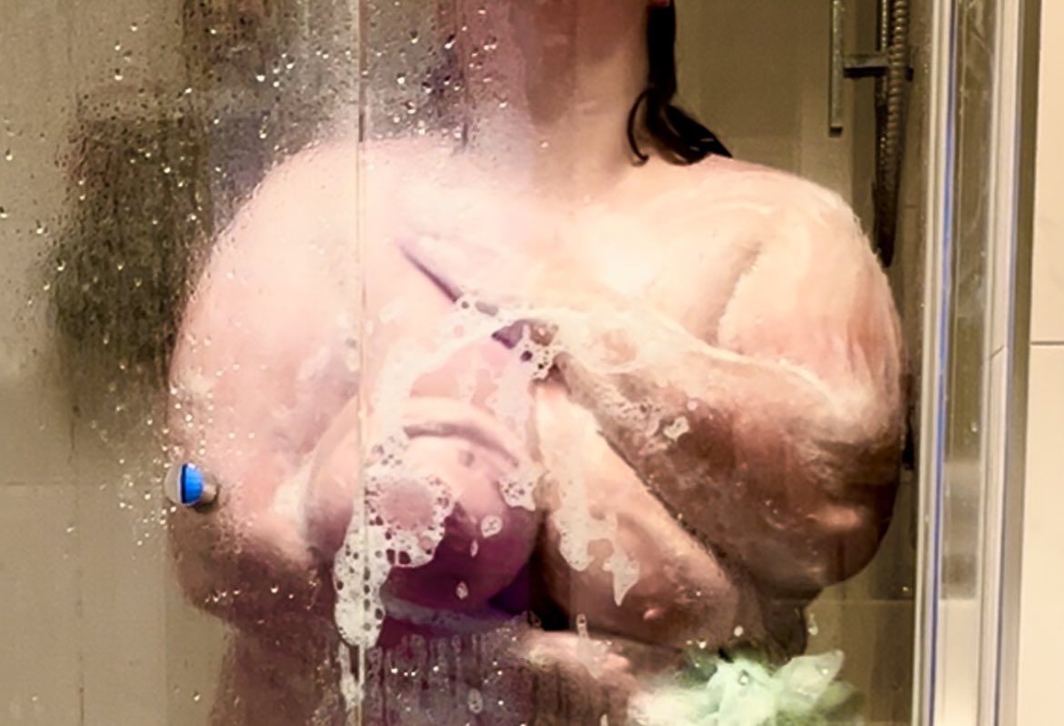 Cum fuck my big wet tits daddy! 💦💦

onlyfans.com/bagelbitch69