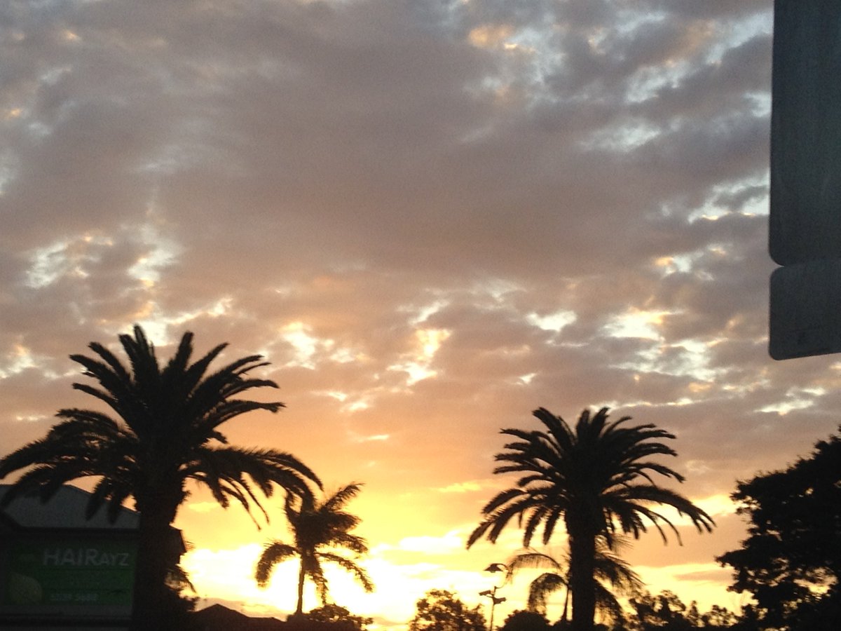 JeaneneHyles's tweet photo. tonight's last light 
#goldcaost #sunset https://t.co/fOFJuNCuPi