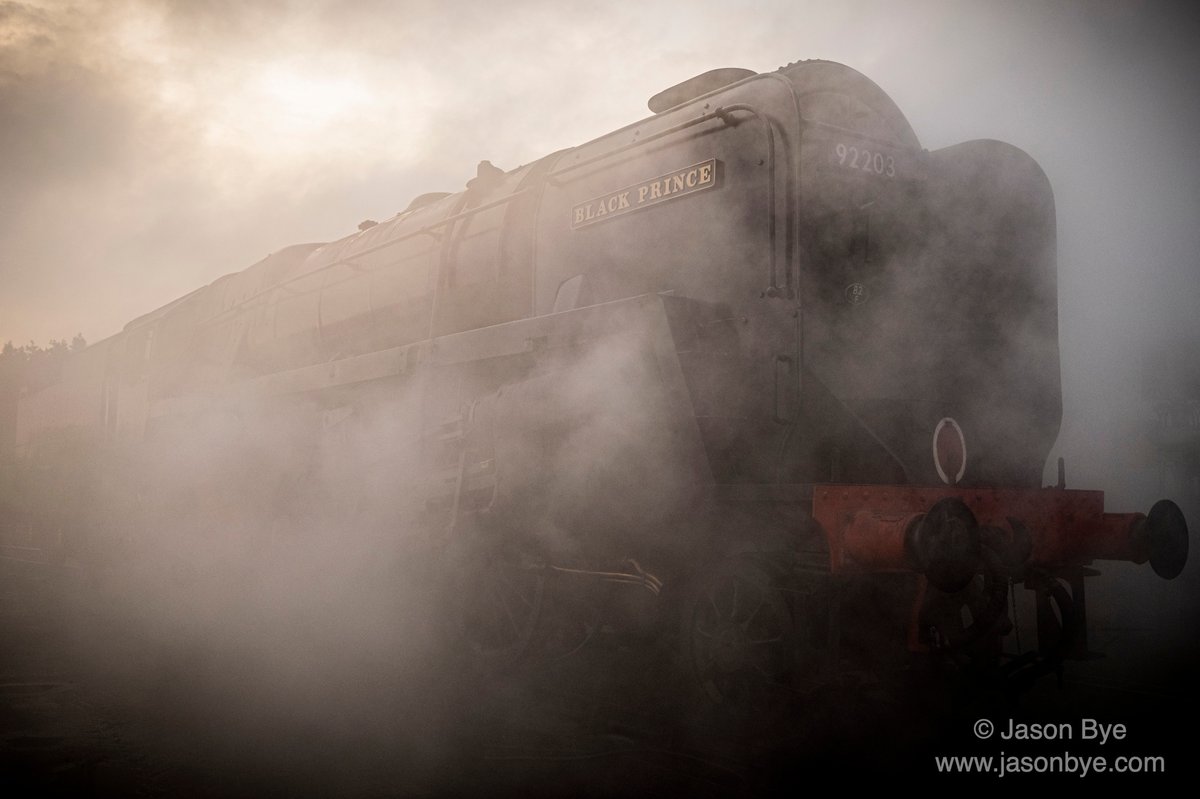 jasonbyephoto's tweet photo. The railway, also known as the Poppy line runs between the seaside town of Sheringham to Holt. . . #nnrailway #northnorfolkrailway #poppyline #heritagerailway #railway #train #steamtrain #steam #locomotive #northnorfolk #norfolk #weybourne https://t.co/veBJbuGxQy