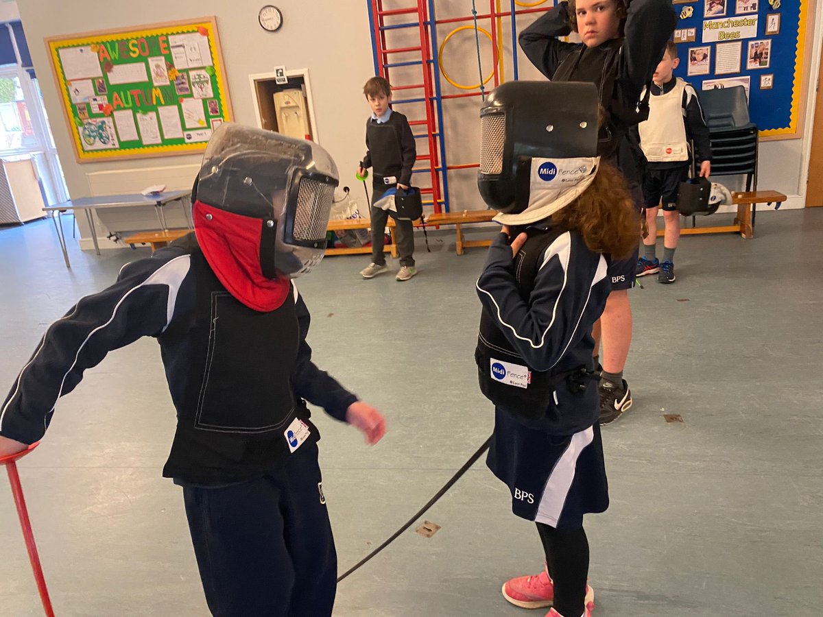 BrabynsPrep's tweet photo. ‘En garde’. Brabyns is back for the summer term with a lively Fencing Club this morning. Allez! @judoeducationuk #BPSEngage #FencingClub #independentschool @isaschools @BlvueGroup https://t.co/pbepZrty4F