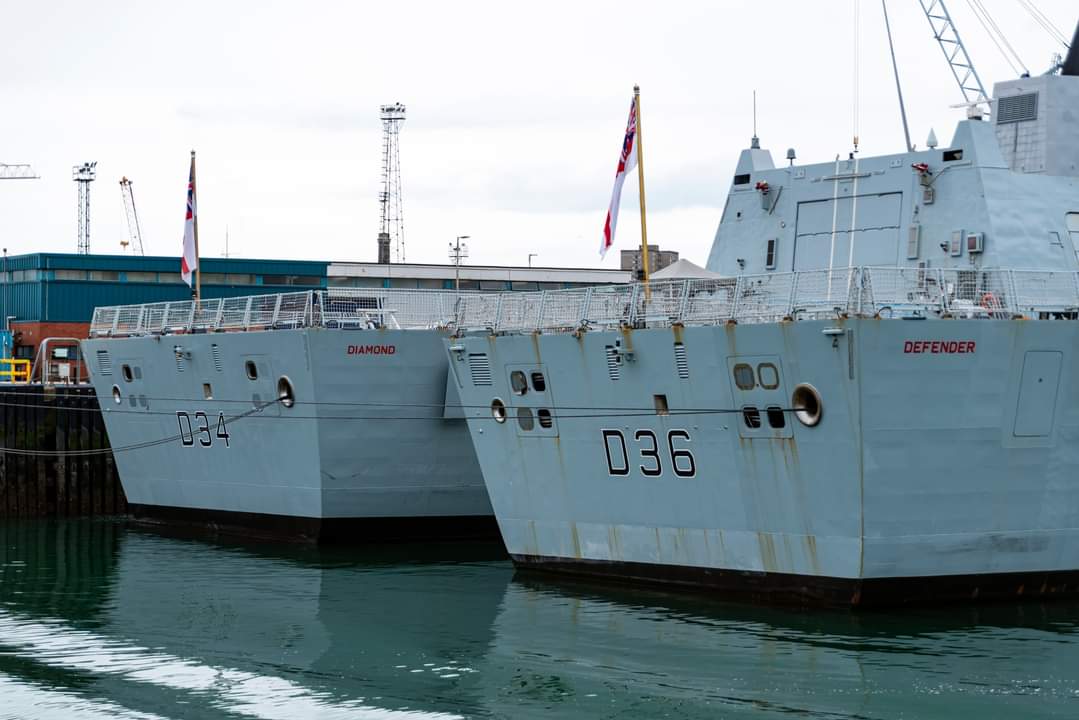 AWenham1's tweet image. Sisters alongside 
@HMSDefender @hmsdiamond @HMNBPortsmouth @RoyalNavy @NavyLookout @WarshipCam @WarshipsIFR @warshipworld #HMSDefender #HMSDiamond #Type45destroyers