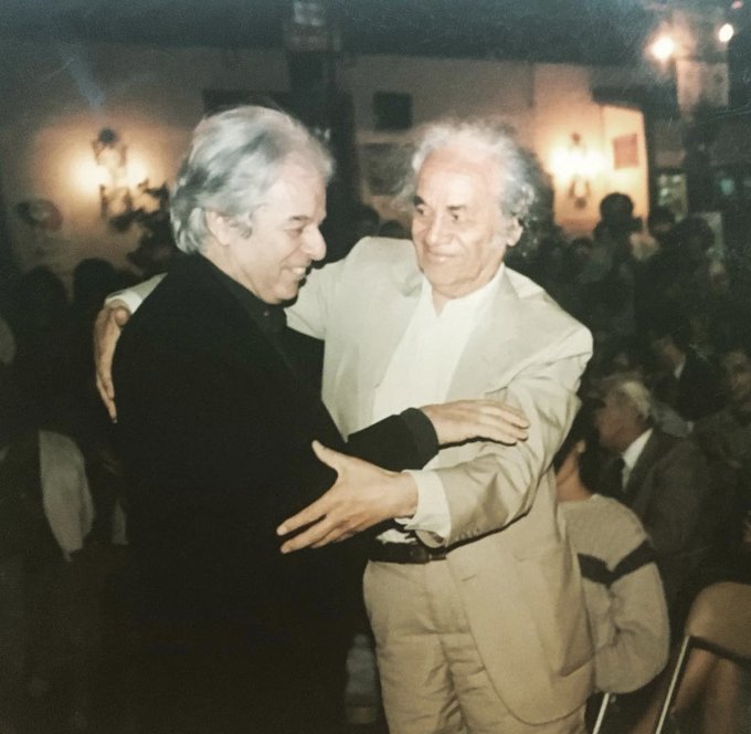alejodorowsky's tweet photo. A los 103 años, el poeta Nicanor Parra me dijo: "Envejecer no es una humillación. Te desprendes del sexo, del dinero, de la fama. Te desprendes de todo, te conviertes en una mariposa resplandeciente. Un ser de pura luz." https://t.co/9UymZMBNxm