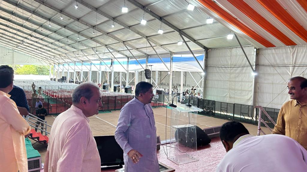NareshPatelBJP's tweet photo. આવતીકાલે નવસારી ખાતે આદરણીય મુખ્યમંત્રી શ્રી @Bhupendrapbjp સાહેબ તથા આદરણીય પ્રદેશ અધ્યક્ષ શ્રી @CRPaatil સાહેબના વરદહસ્તે વિવિધ વિકાસકાર્યોના લોકાર્પણ/ખાતમુહૂર્ત કરવામાં આવનાર છે એ અન્વયે કાર્યક્રમ સ્થળની મુલાકાત લઈ તૈયારીઓની સમીક્ષા કરી https://t.co/HMW8h7HOgN