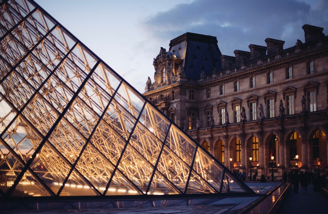 AcademiaAesthe1's tweet photo. Golden Hour at the Louvre Museum https://t.co/F20dkefOZd