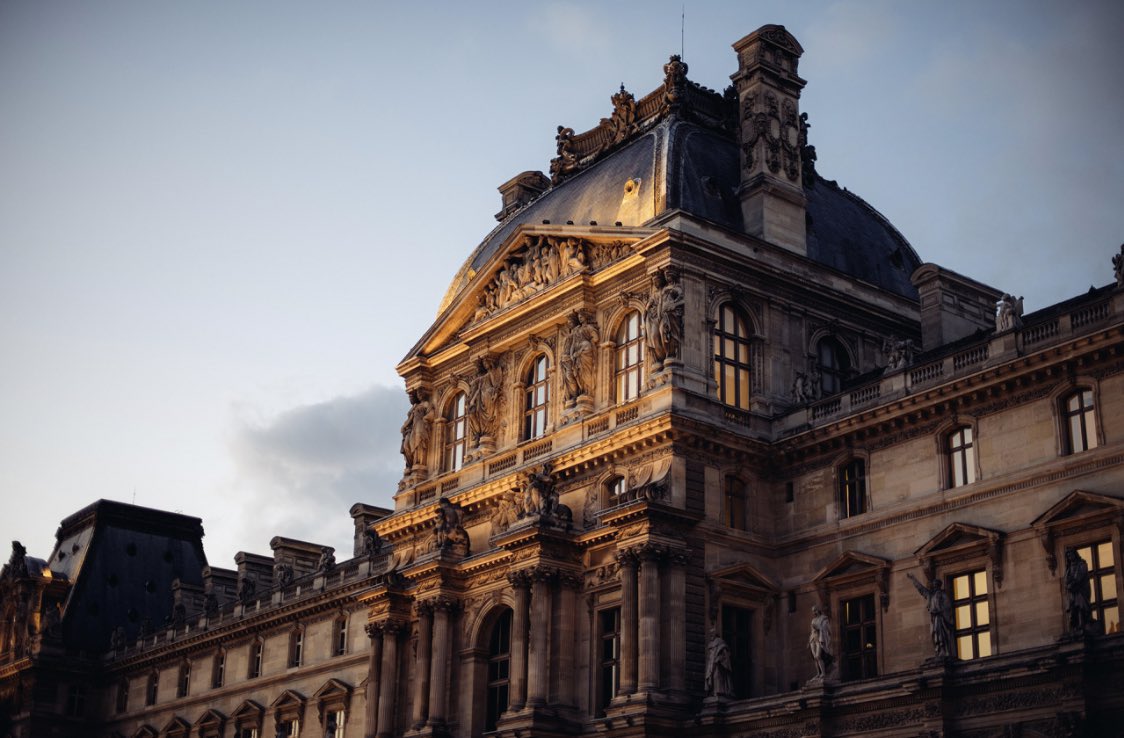 AcademiaAesthe1's tweet photo. Golden Hour at the Louvre Museum https://t.co/F20dkefOZd